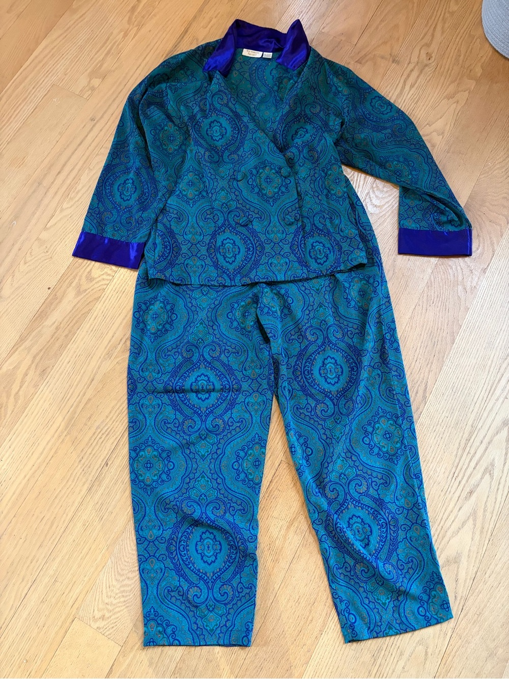 Vintage Victoria’s Secret Gold Label Paisley Two Piece Pajama Lounge Set Size L